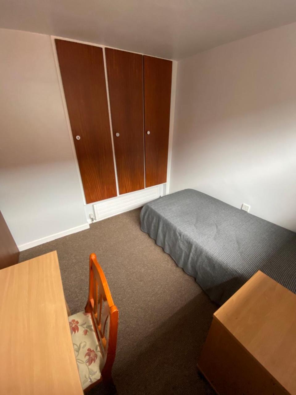 Two Bedroom Close To Uni & Shopping Center & Parking Free * Coventry