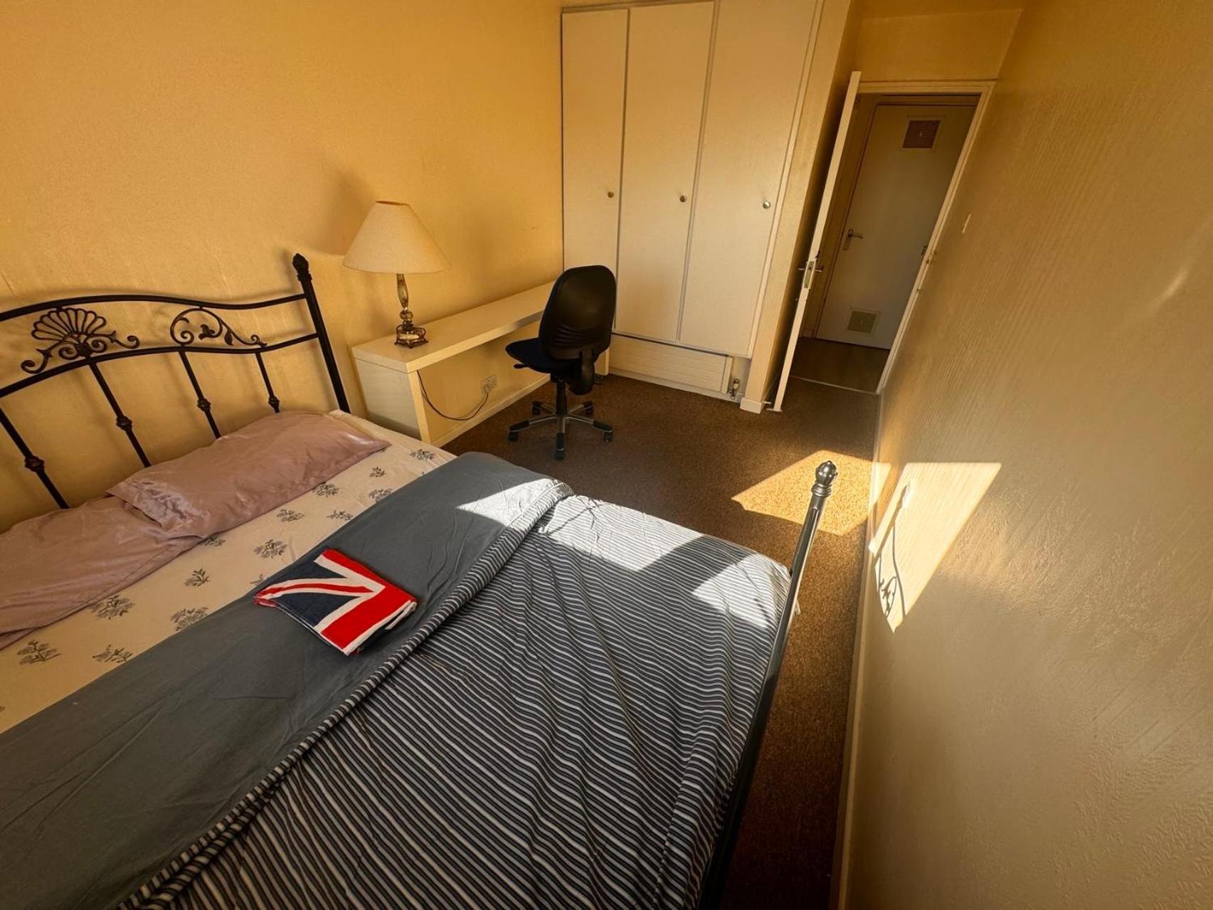 Two Bedroom Close To Uni & Shopping Center & Parking Free