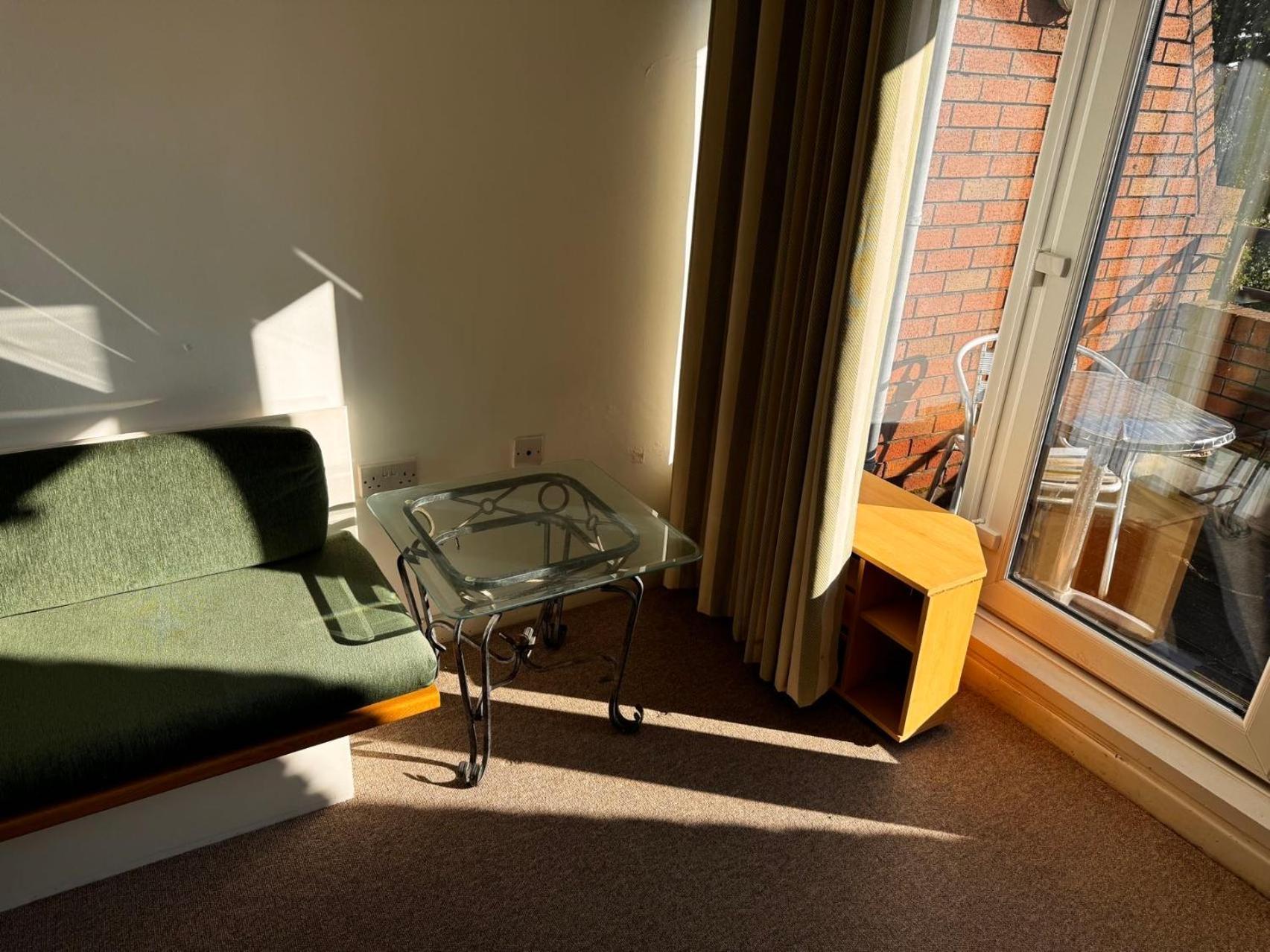Apartment Two Bedroom Close To Uni & Shopping Center & Parking Free Coventry